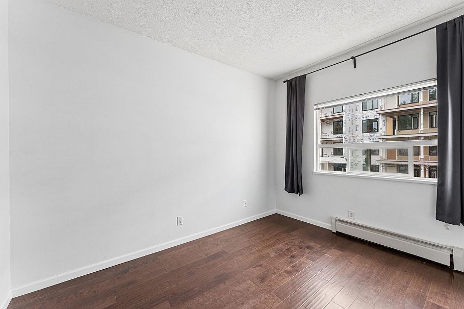 304 827 W 16th Street North Vancouver, BC - 8