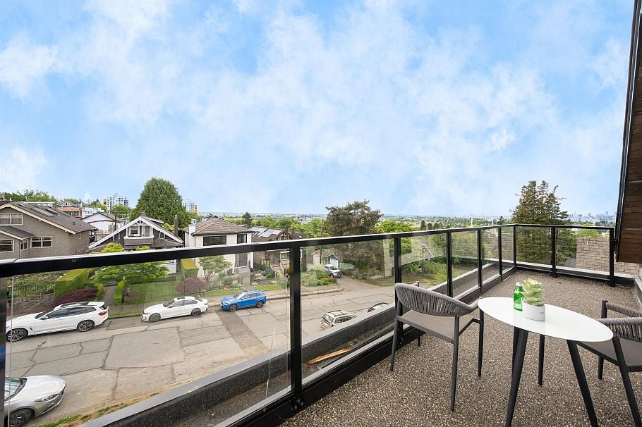 1 3645 Dundas Street Vancouver, BC - 23
