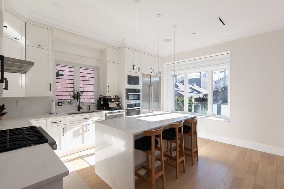 852 W 18th Avenue Vancouver, BC - 5
