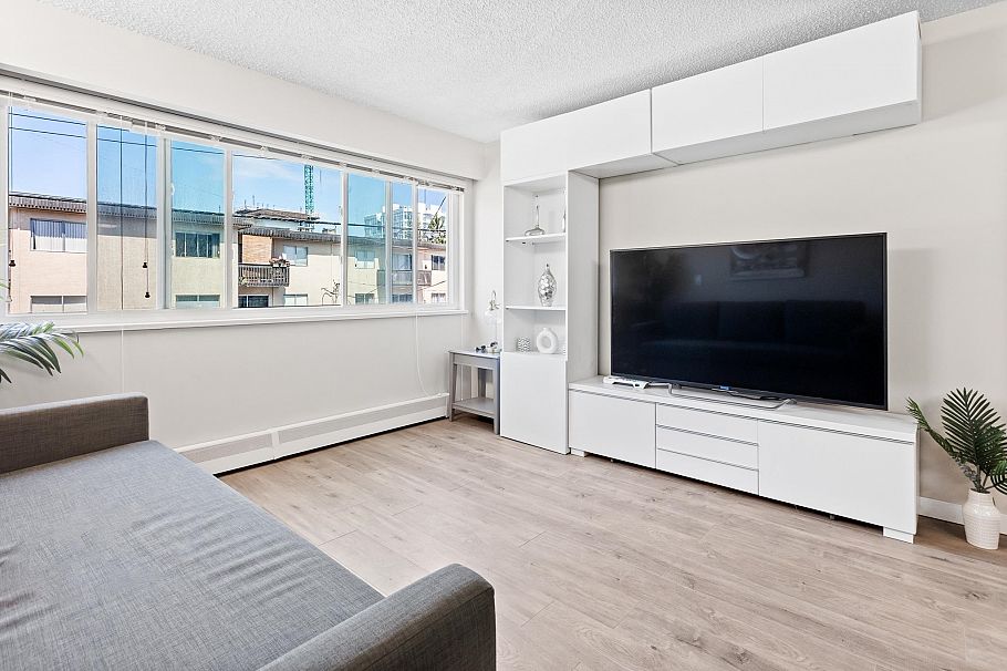 206 1149 W 11th Avenue Vancouver, BC - 5