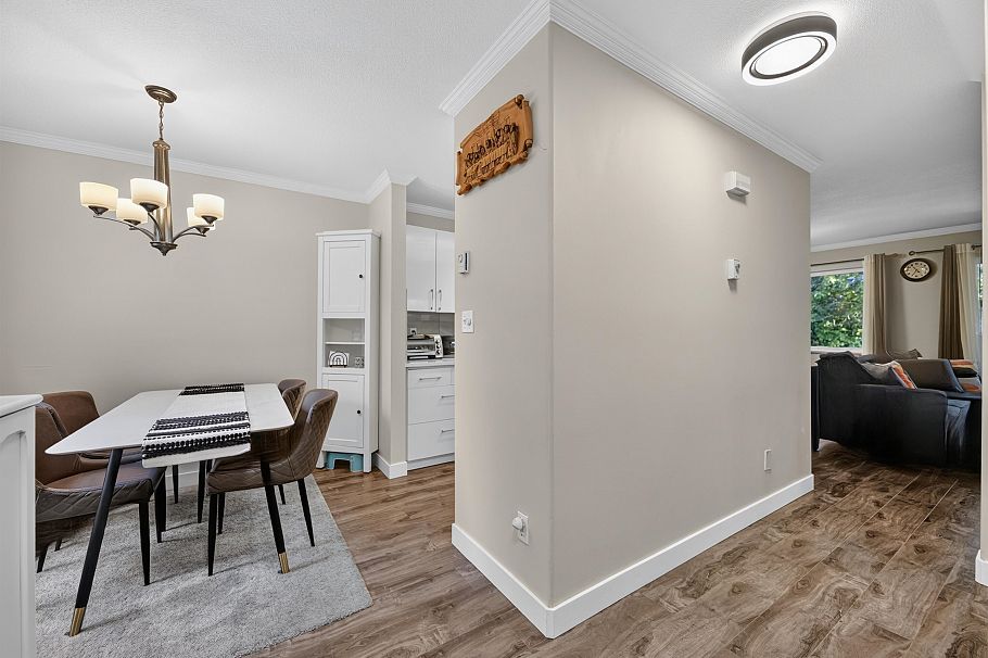 7 828 W 16th Street North Vancouver, BC - 11