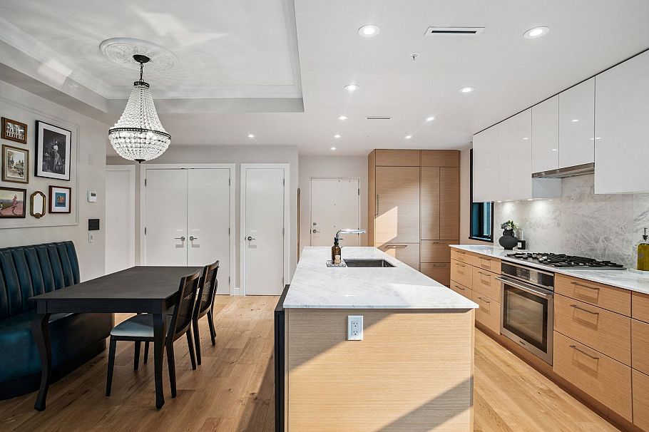 201 3669 W 11th Avenue Vancouver, BC - 9