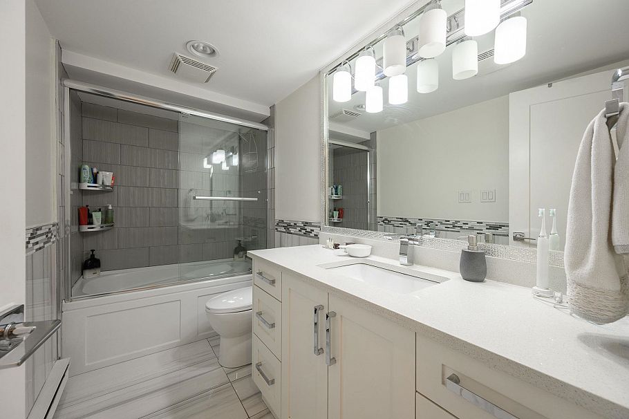 3201 Lonsdale Avenue North Vancouver, BC - 26