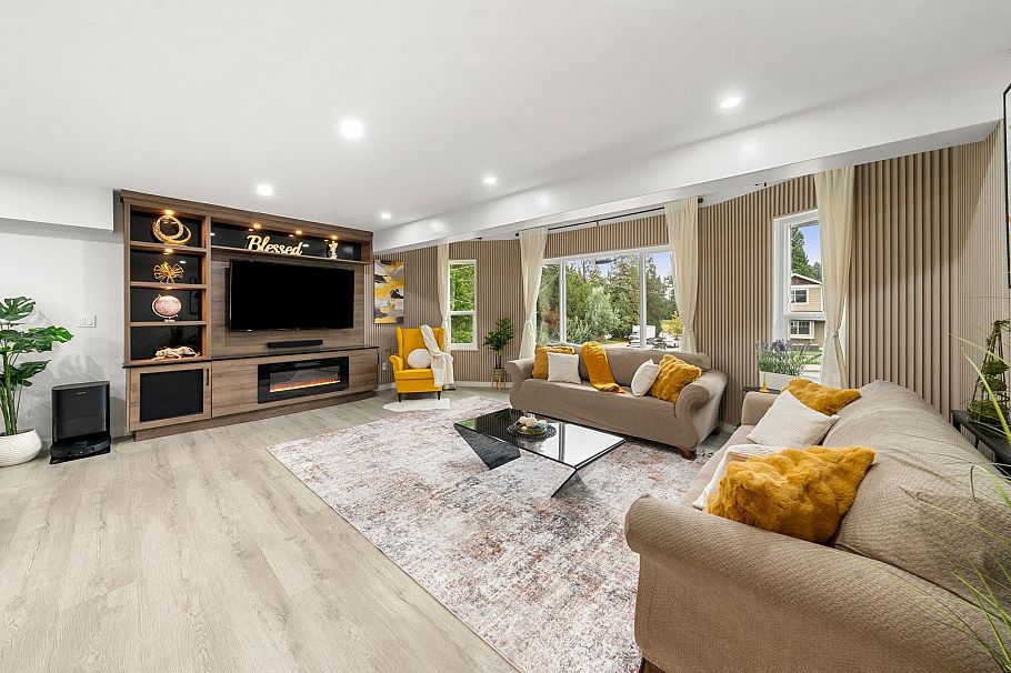660 E 22nd Street North Vancouver, BC - 3