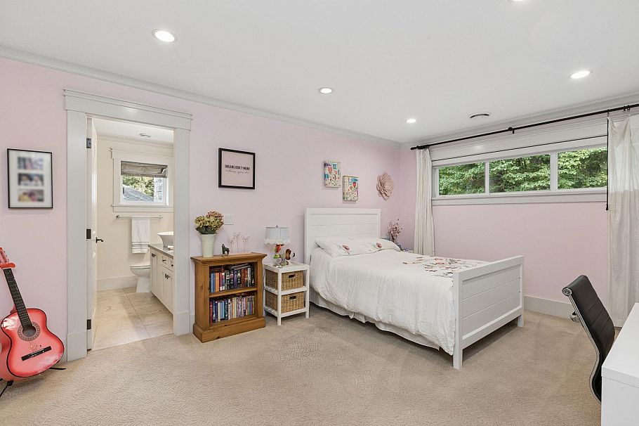 4176 Virginia Crescent North Vancouver, BC - 25