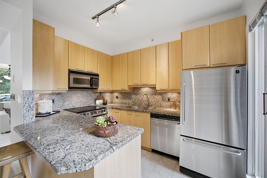 1182 Richards Street Vancouver, BC - 14