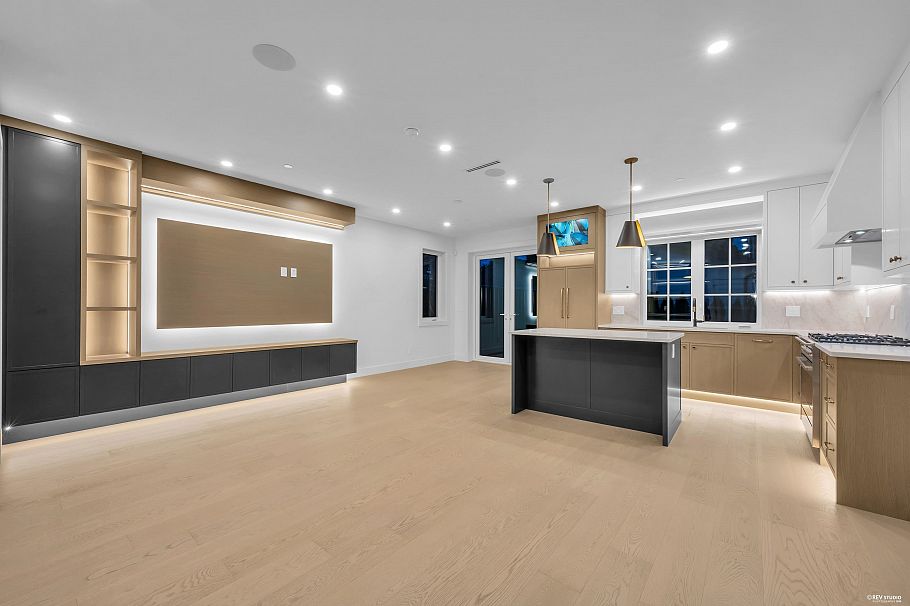 2 5150 Spencer Street Vancouver, BC - 1