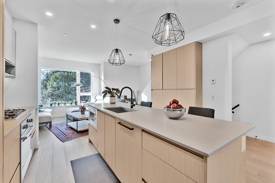 11 528 E 2nd Street North Vancouver, BC - 4