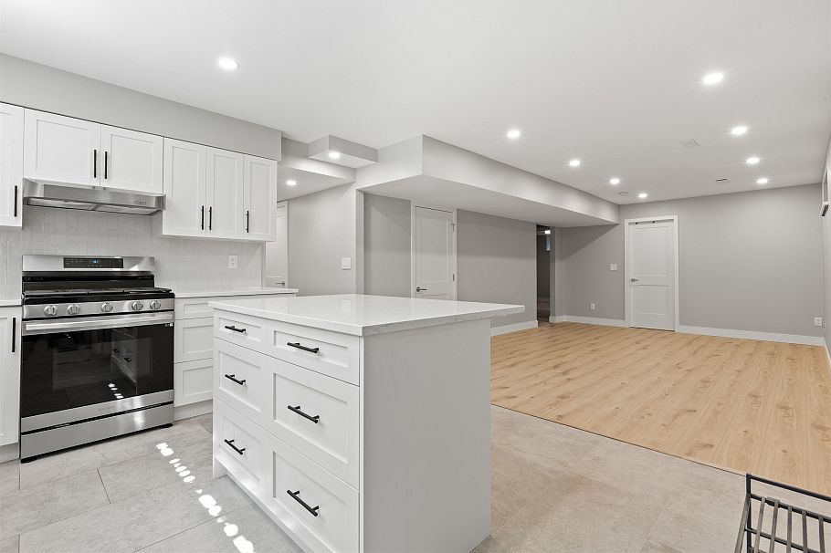 3373 Huntleigh Court North Vancouver, BC - 33