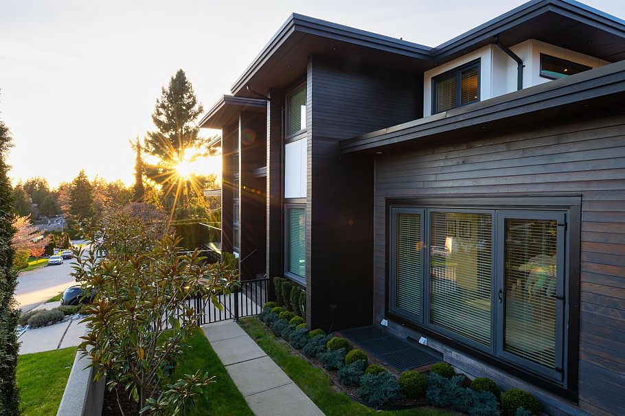 908 Beaconsfield Road North Vancouver, BC - 2