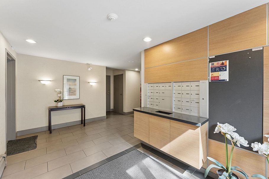 304 827 W 16th Street North Vancouver, BC - 11