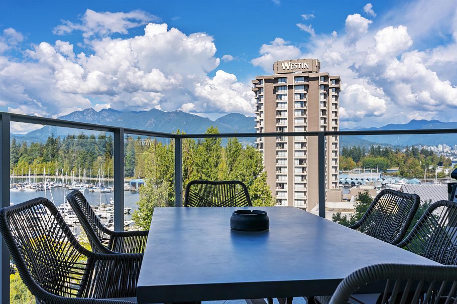 902 1650 Bayshore Drive Vancouver, BC - 1