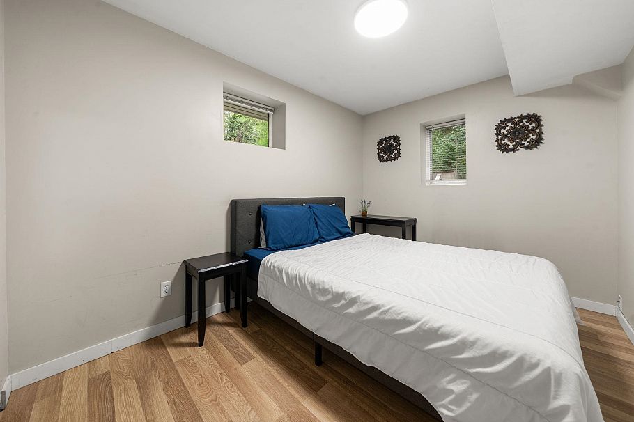 660 E 22nd Street North Vancouver, BC - 34