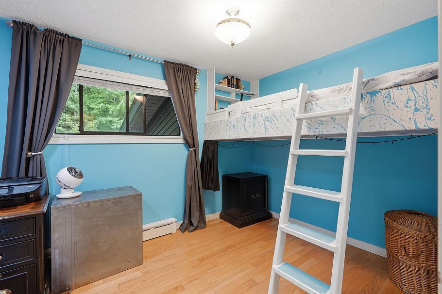 2261 Hill Drive North Vancouver, BC - 27