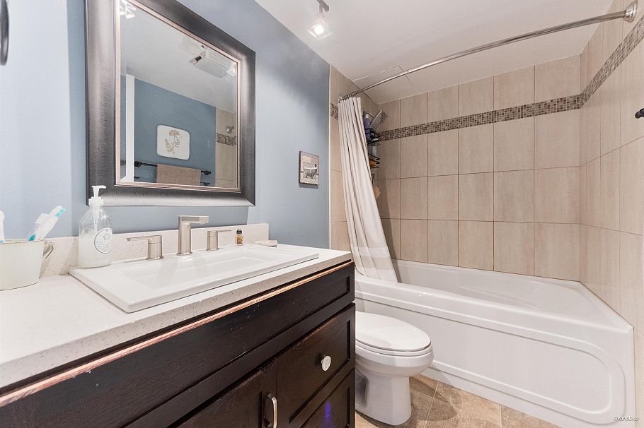 205 330 W 2nd Street North Vancouver, BC - 19