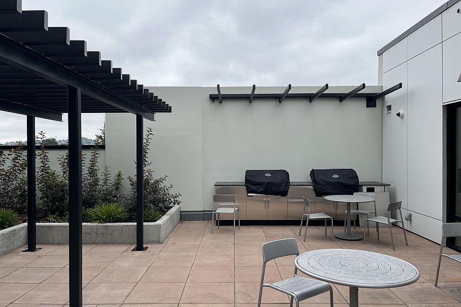 502 1471 Hunter Street North Vancouver, BC - 15