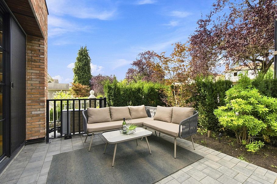 3 646 E 23rd Avenue Vancouver, BC - 24