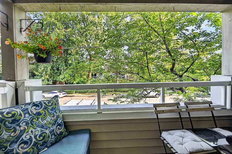 7 828 W 16th Street North Vancouver, BC - 24