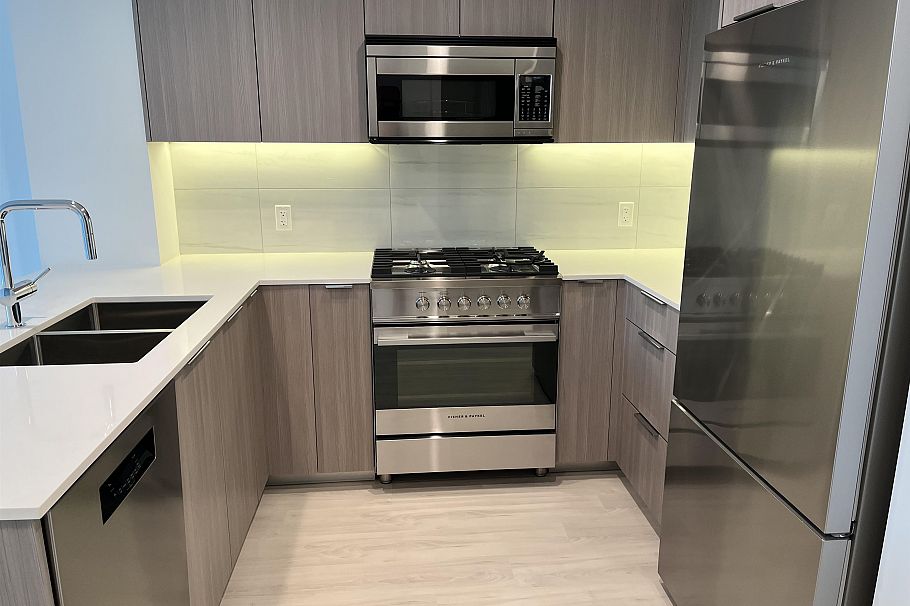 502 1471 Hunter Street North Vancouver, BC - 5