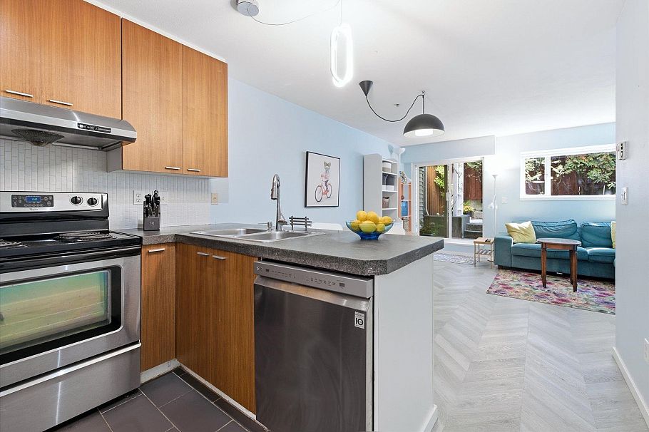 102 788 E 8th Avenue Vancouver, BC - 2