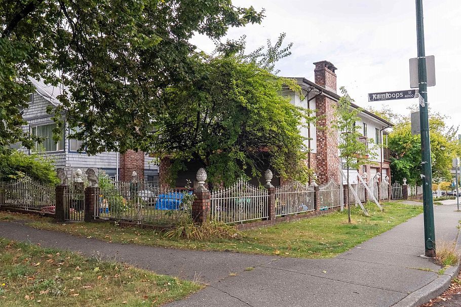 2474 E 24th Avenue Vancouver, BC - 33