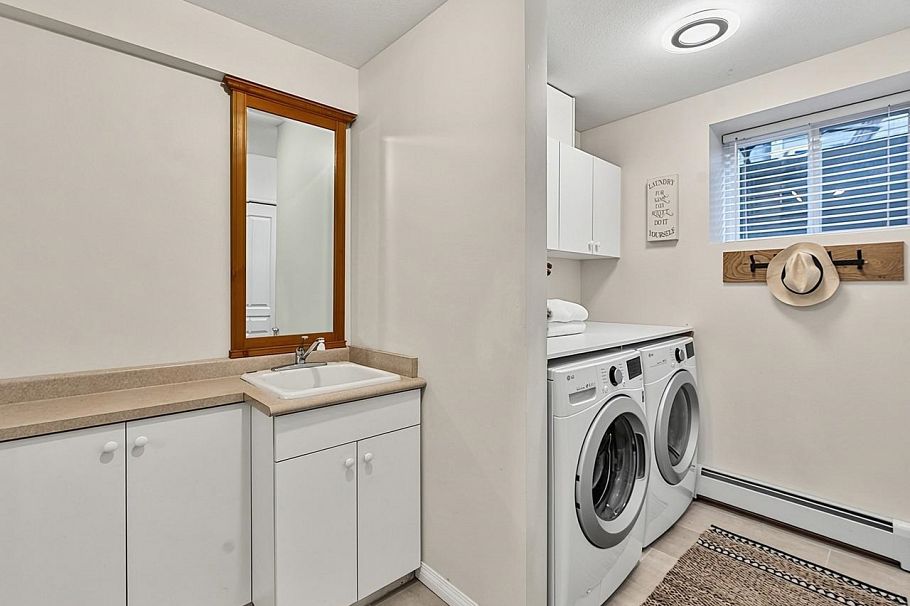1074 Kilmer Road North Vancouver, BC - 16