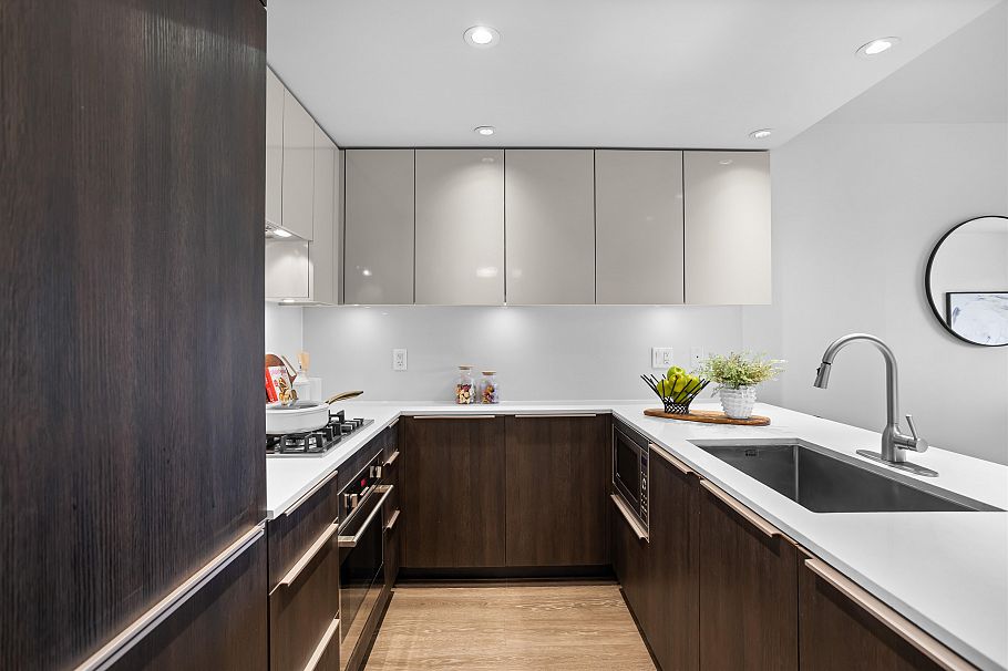 211 1588 E Hastings Street Vancouver, BC - 9
