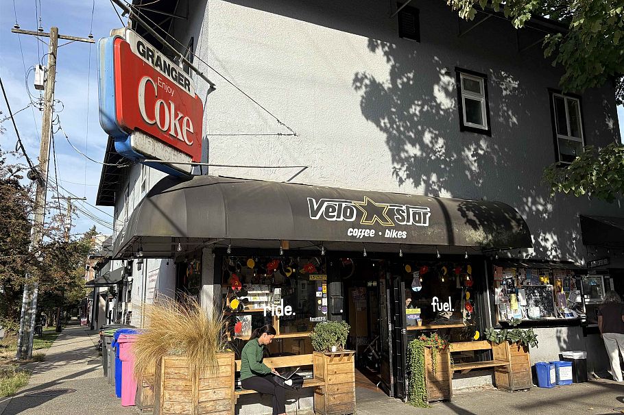 980 W 16th Avenue Vancouver, BC - 24