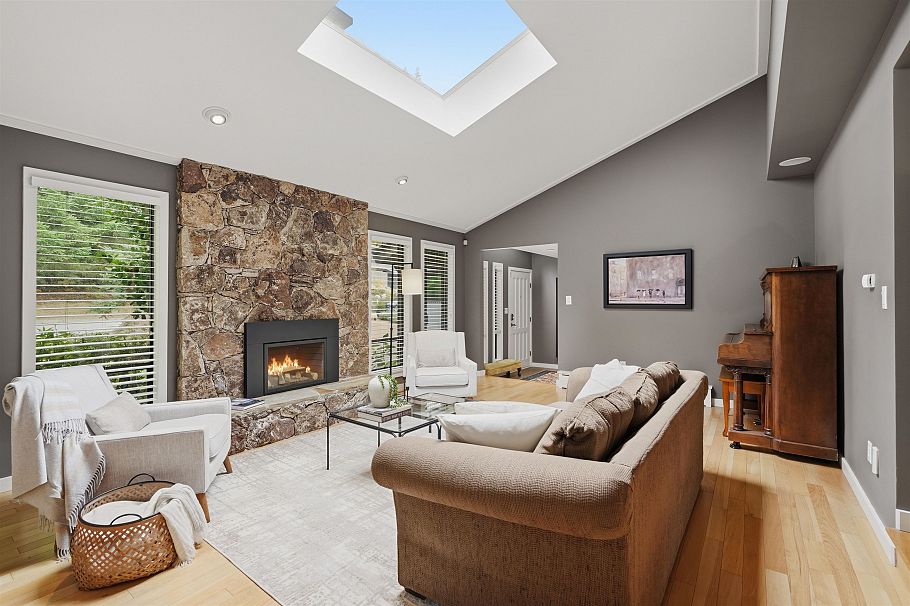 2261 Hill Drive North Vancouver, BC - 5