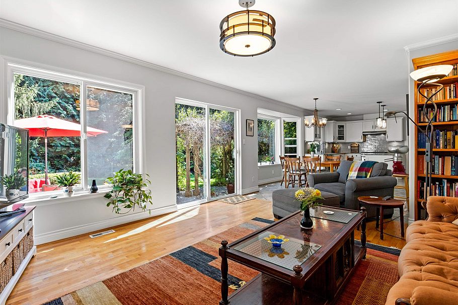 3373 Huntleigh Court North Vancouver, BC - 12