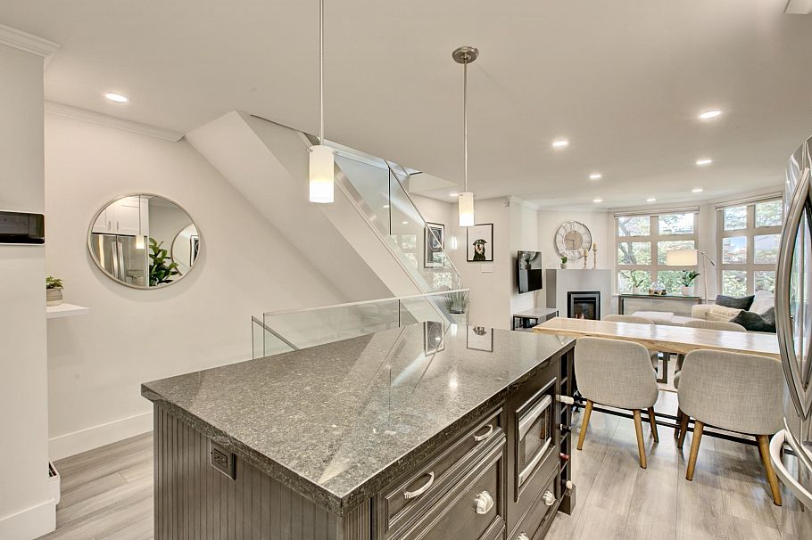 1360 W 8th Avenue Vancouver, BC - 10