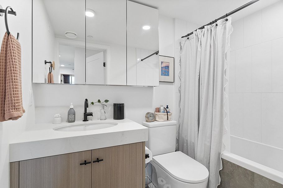102 157 W King Edward Vancouver, BC - 22