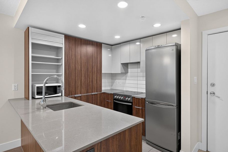 410 1088 Richards Street Vancouver, BC - 3