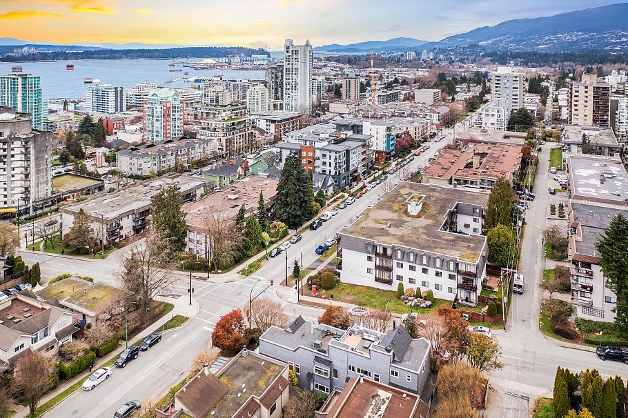 416 St. Georges Avenue North Vancouver, BC - 35