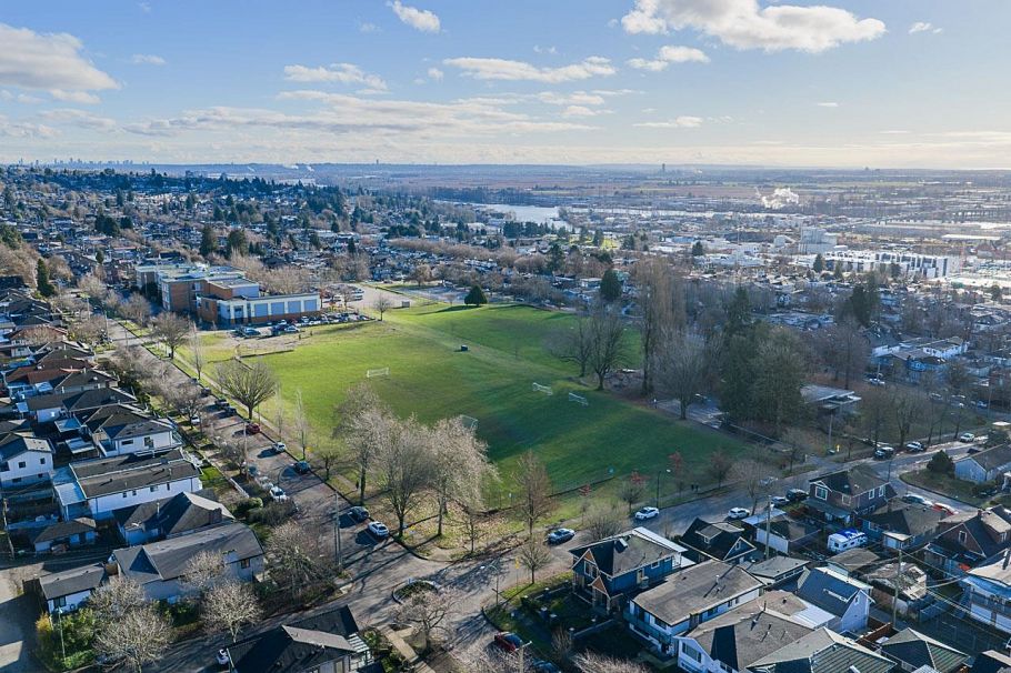 557 E 58th Avenue Vancouver, BC - 18