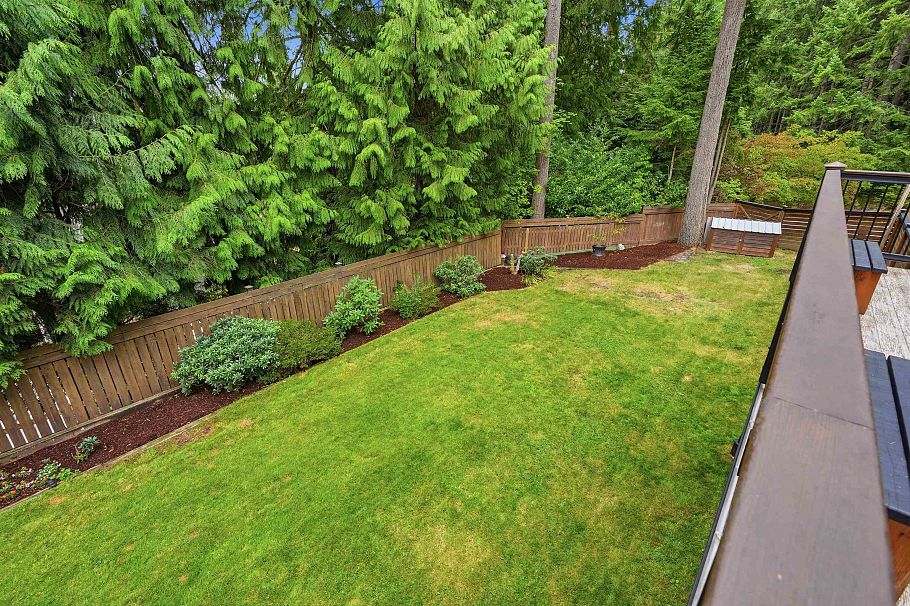 2261 Hill Drive North Vancouver, BC - 35