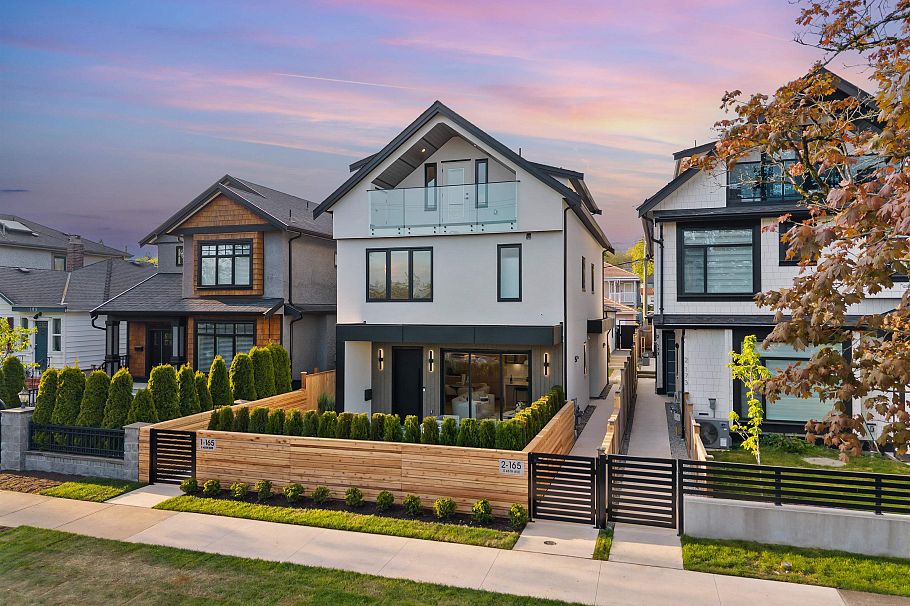2 165 E 45th Avenue Vancouver, BC - 3