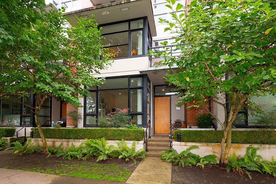 290 E 11th Avenue Vancouver, BC - 1