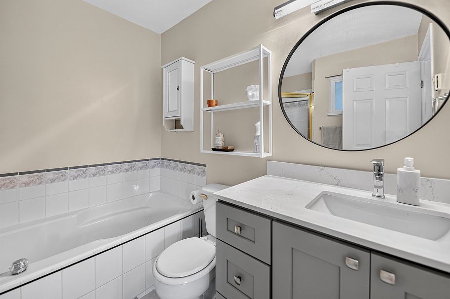 7 828 W 16th Street North Vancouver, BC - 20