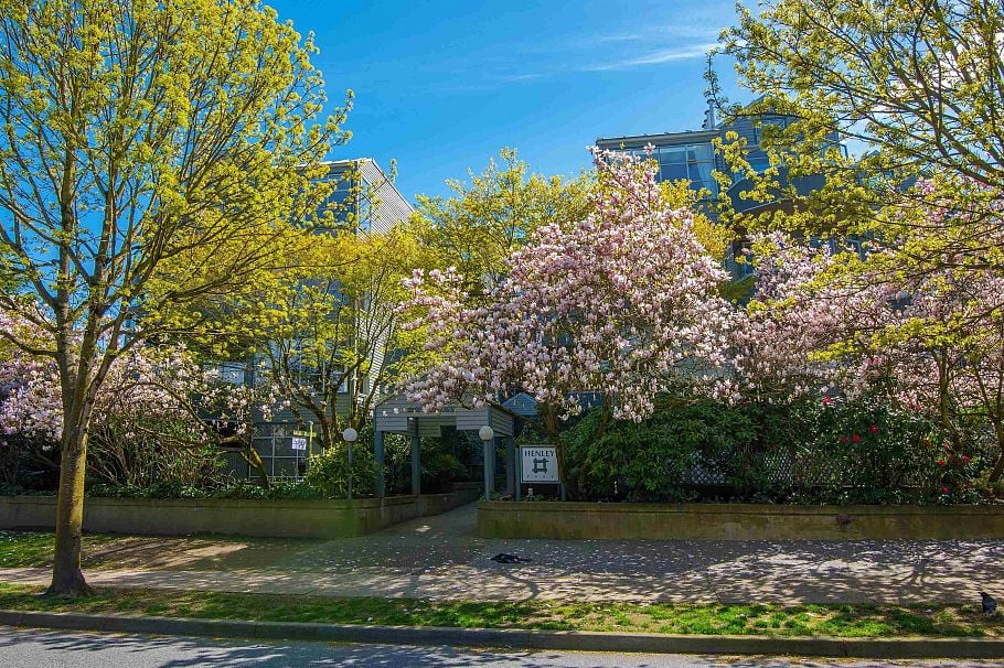 301 2250 W 3rd Avenue Vancouver, BC - 2