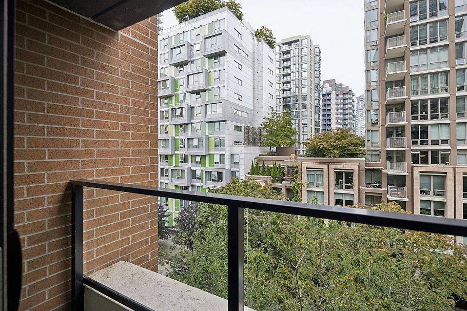 606 1088 Richards Street Vancouver, BC - 13