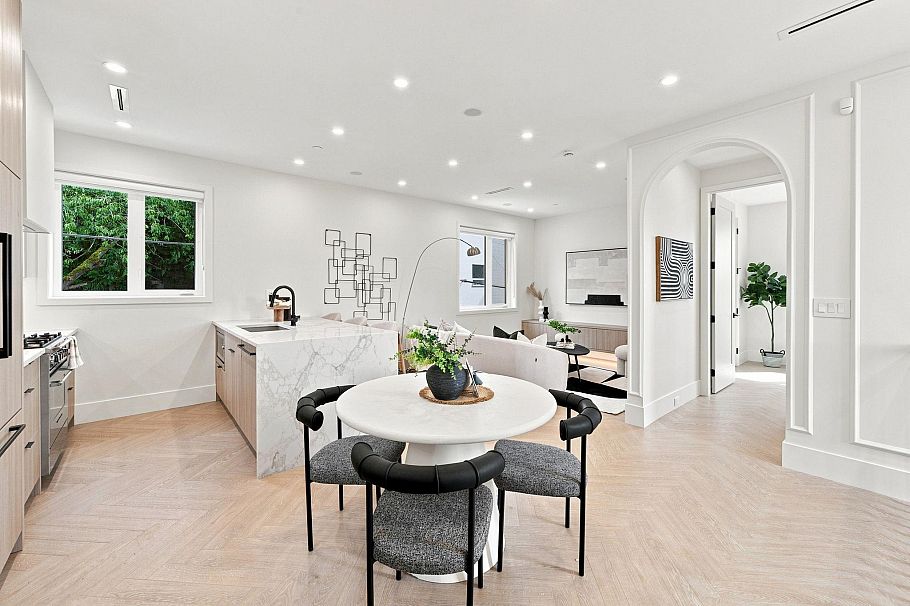 3 646 E 23rd Avenue Vancouver, BC - 4