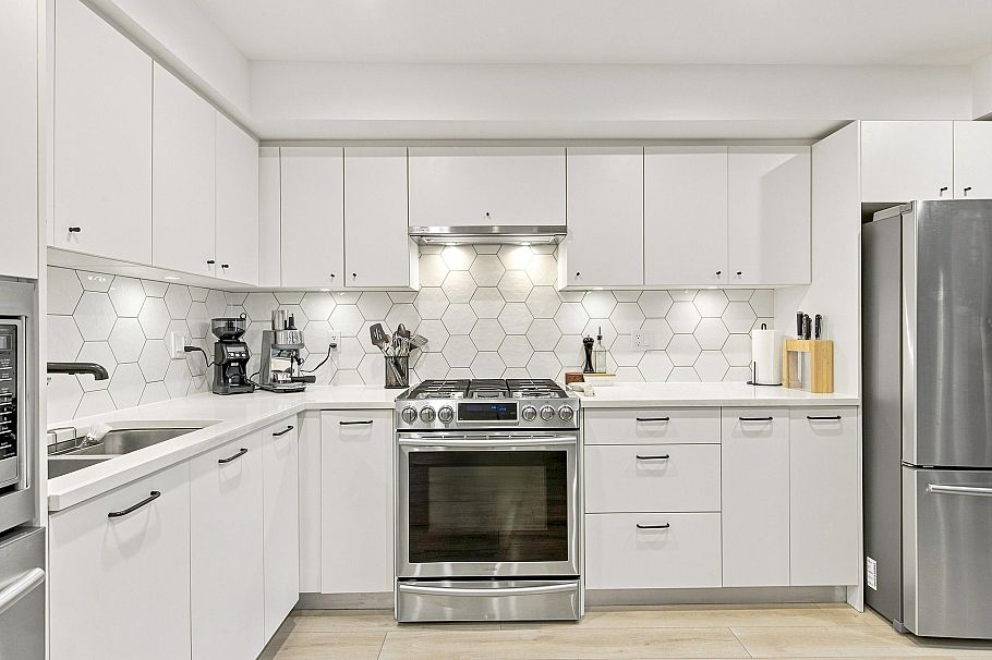 305 1519 Crown Street North Vancouver, BC - 14
