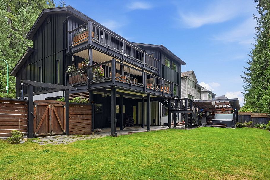 2261 Hill Drive North Vancouver, BC - 36