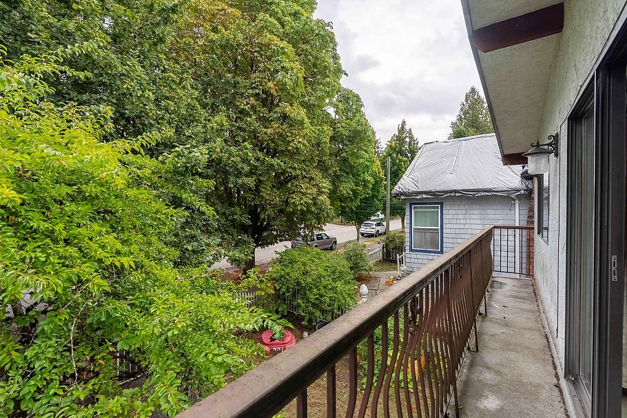 2474 E 24th Avenue Vancouver, BC - 12