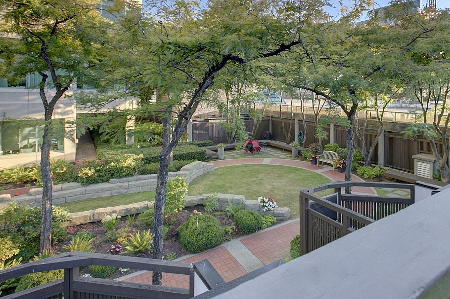 1360 W 8th Avenue Vancouver, BC - 33