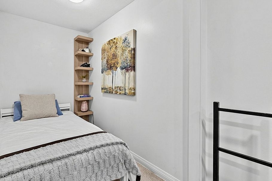 1074 Kilmer Road North Vancouver, BC - 34