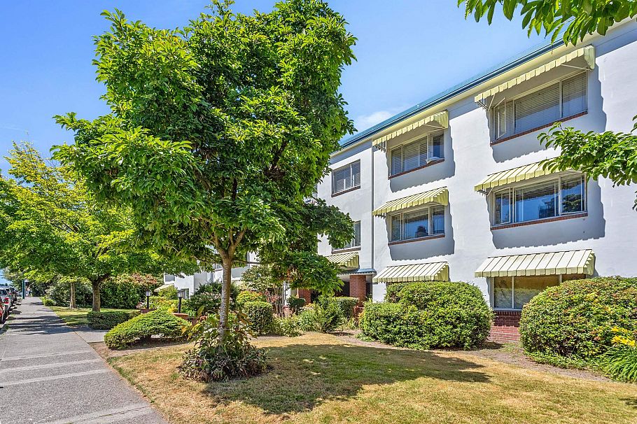 303 2469 Cornwall Avenue Vancouver, BC - 2