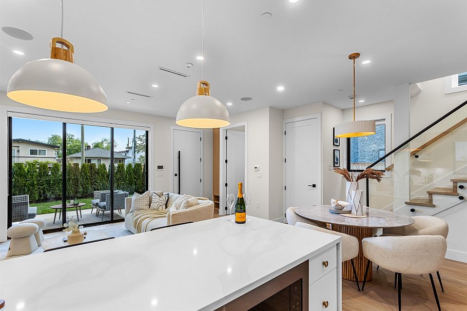 1 165 E 45th Avenue Vancouver, BC - 10