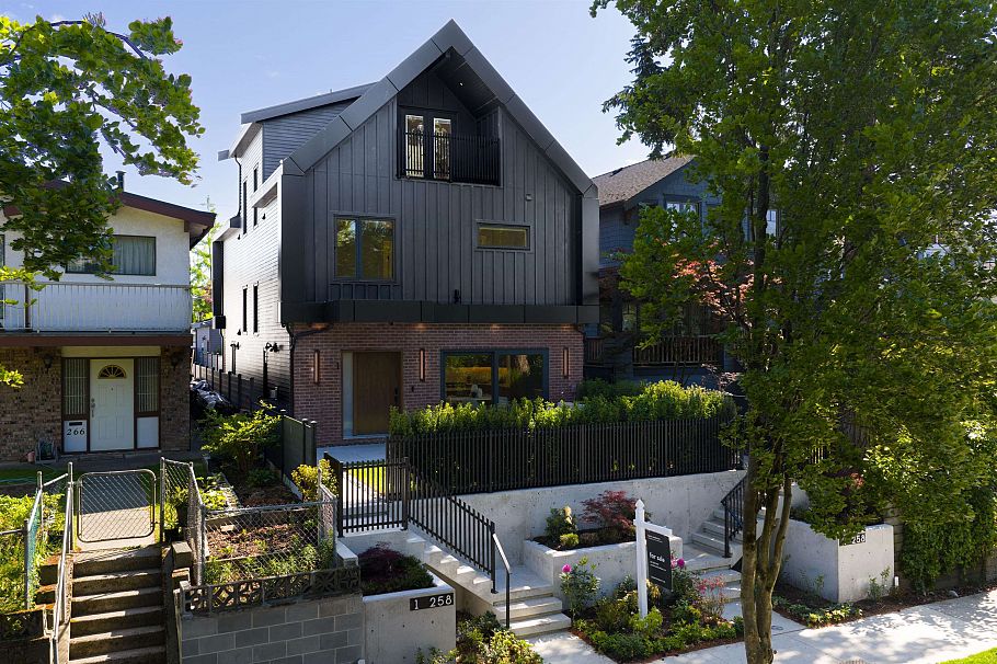 1 258 E 19 Avenue Vancouver, BC - 1